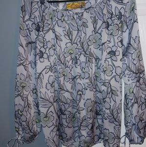 Vera Wang Light and flowy top Size M